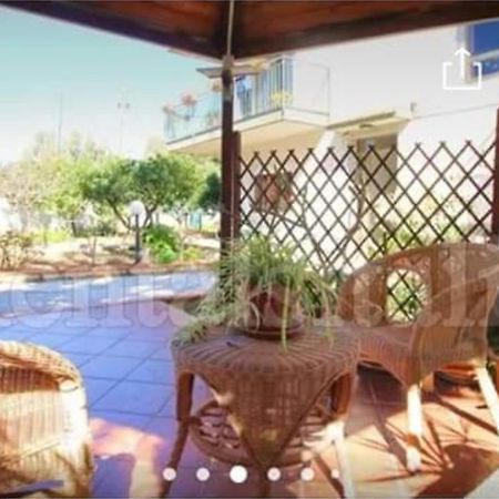 Case Vacanze Le Rose Campofelice Di Roccella Εξωτερικό φωτογραφία