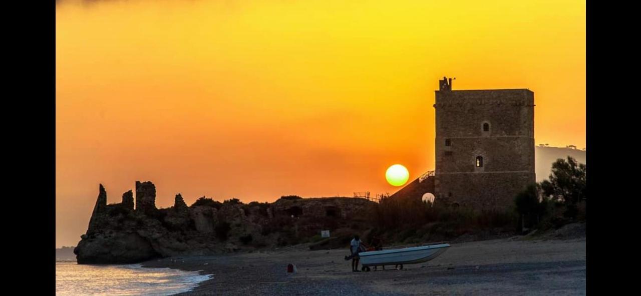 Case Vacanze Le Rose Campofelice Di Roccella Εξωτερικό φωτογραφία