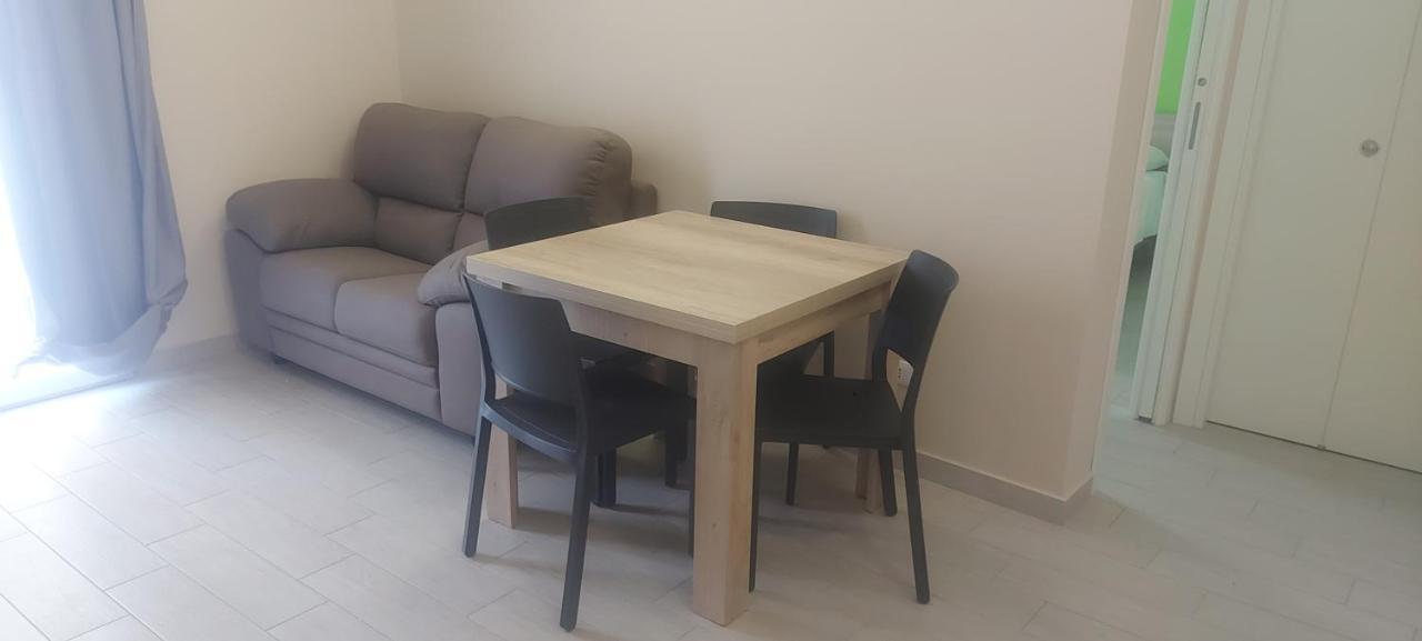 Case Vacanze Le Rose Campofelice Di Roccella Εξωτερικό φωτογραφία